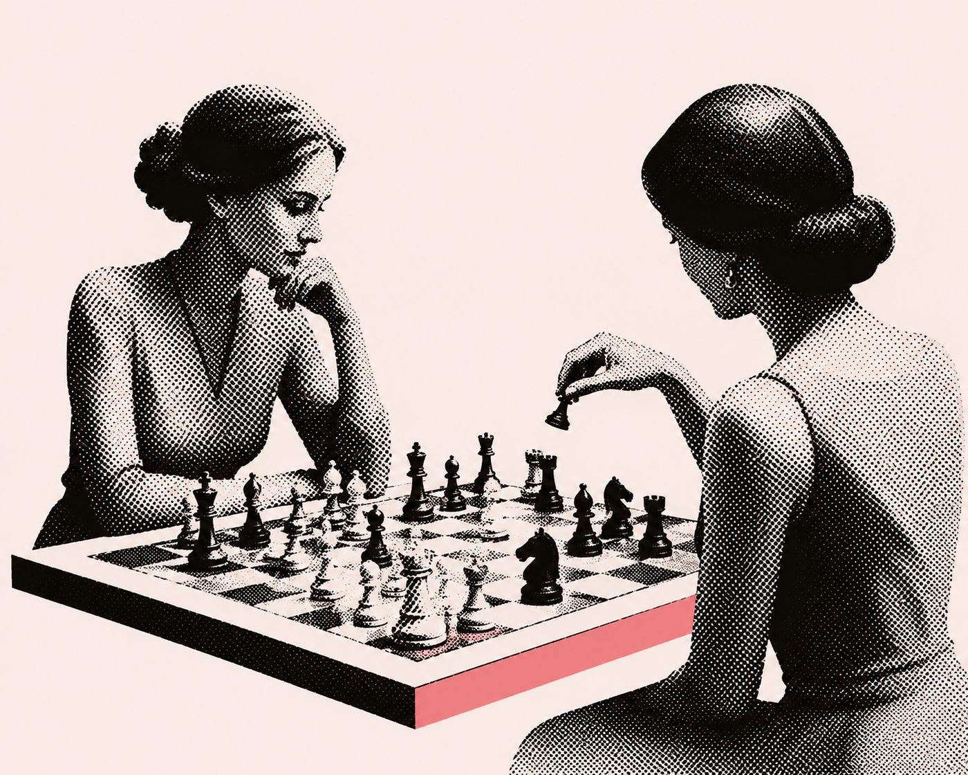 Deux joueuses d’échecs concentrées sur une partie, illustration en demi-teinte